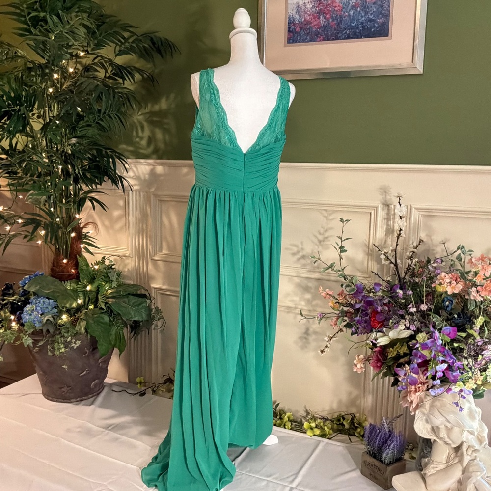 Long green chiffon with lace shoulder straps - Picture 3 of 8